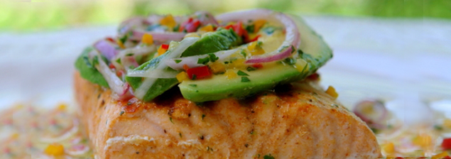 Tilapia asada con crema de aguacate