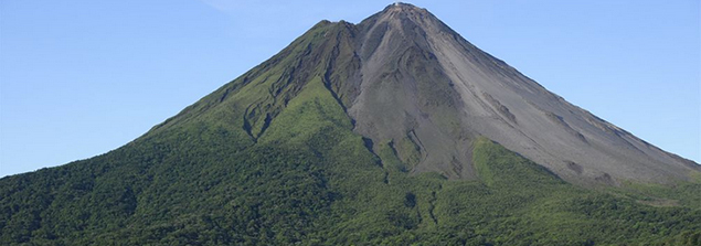 La fortuna de hospedarse en las faldas del Arenal