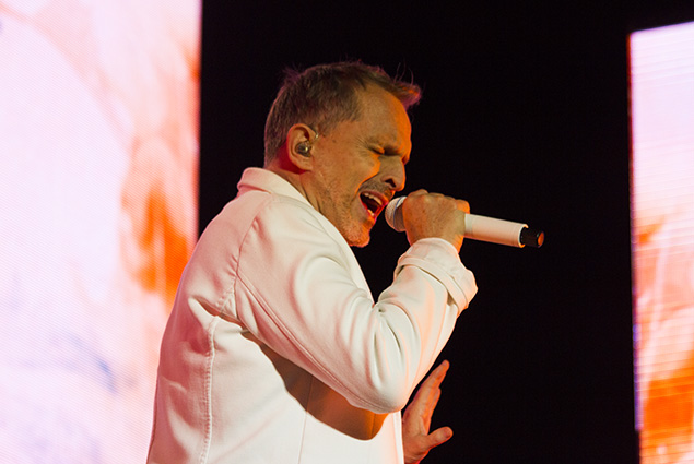 cantando